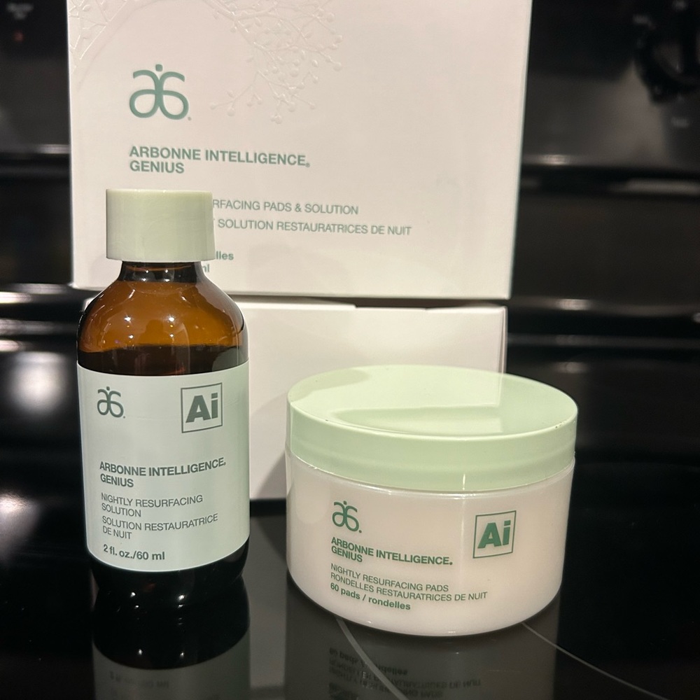 Arbonne Intelligence Genius Nightly Resurfacing Pads and Solution